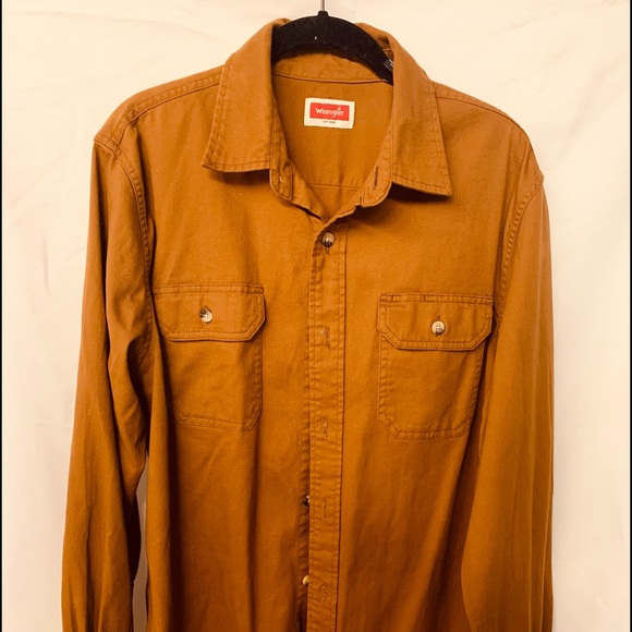 Wrangler NWOT mens long button down brown/khaki shirt. Size Med. - Picture 3 of 8
